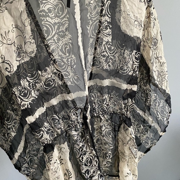 Gorgeous flowy see through top - Picture 1 of 5